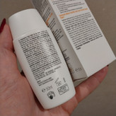 کرم ضد آفتاب بدون رنگ ایزدین SPF 50 مدل Spot Prevent Fusion Fluid مناسب انواع پوست حجم 50 میلیلیتر